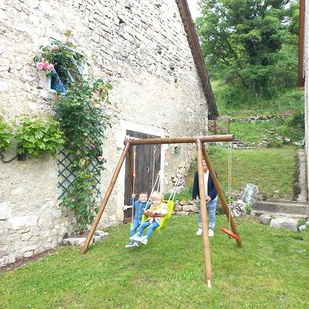 Chambres D'Hotes Des Deux Lacs Ceyzerieu Exterior photo
