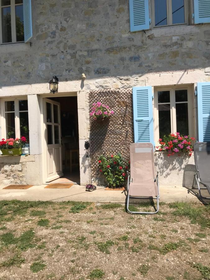 Chambres D'Hotes Des Deux Lacs Ceyzerieu Exterior photo